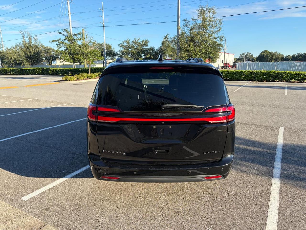 Chrysler Pacifica Limited FWD 2025