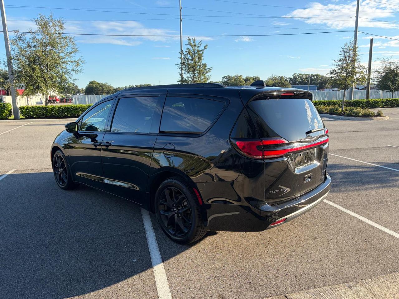 Chrysler Pacifica Limited FWD 2025