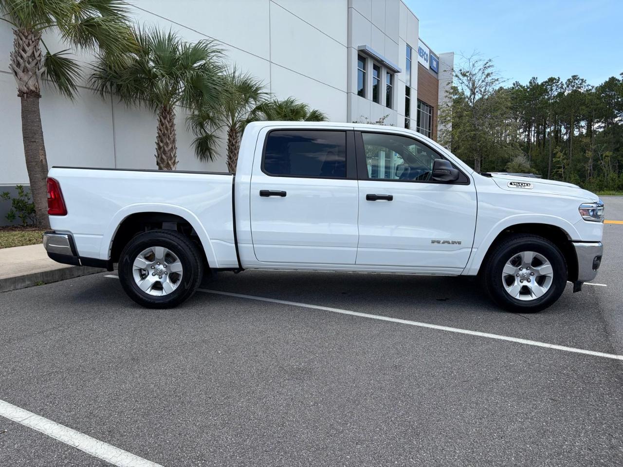 RAM 1500 Big Horn 4x4 Crew Cab 5'7" Box 2025