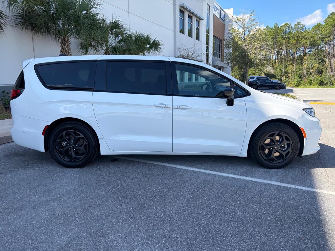 Chrysler Pacifica Hybrid S Appearance Pkg FWD 2024