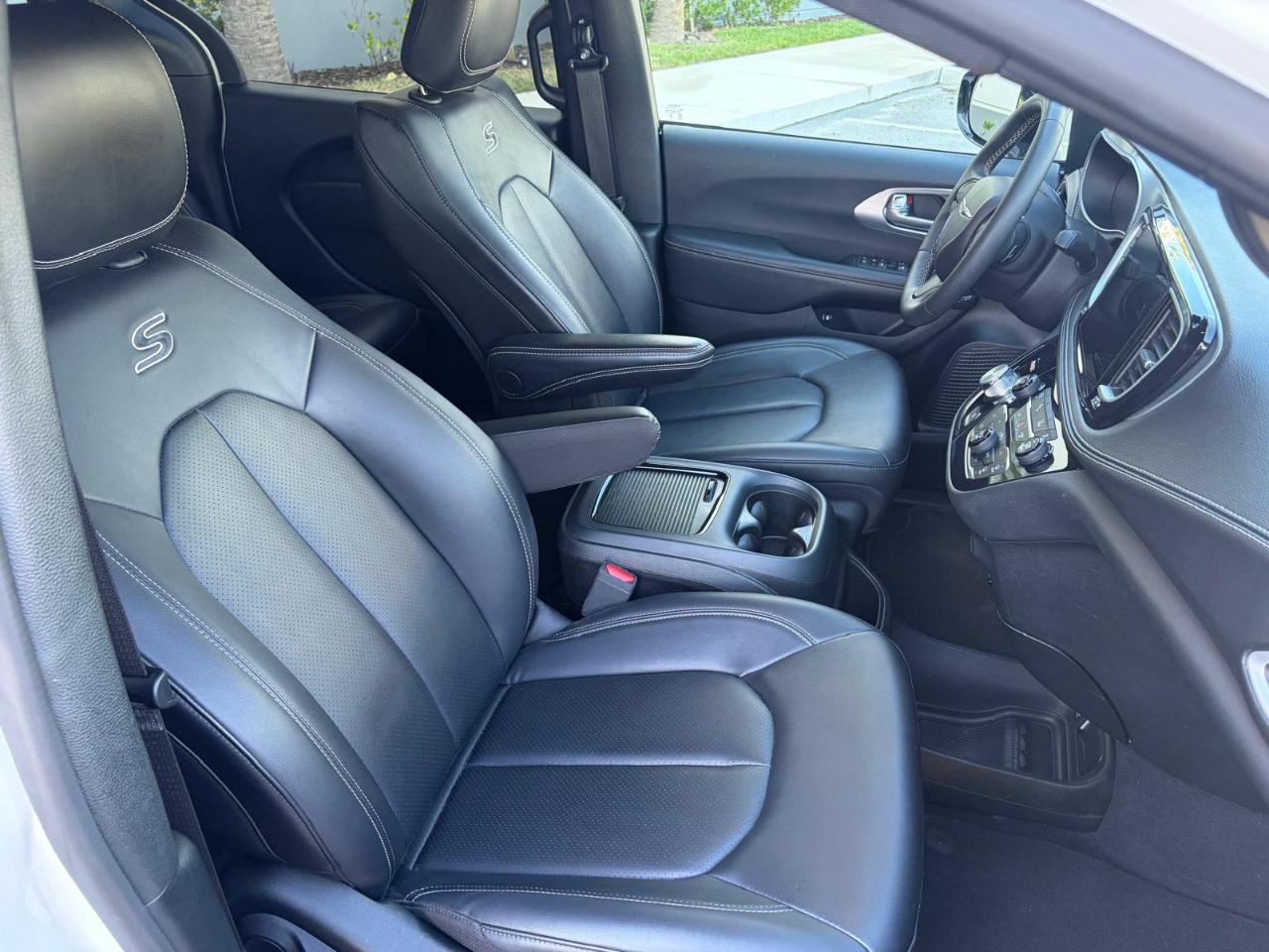 Chrysler Pacifica Hybrid S Appearance Pkg FWD 2024