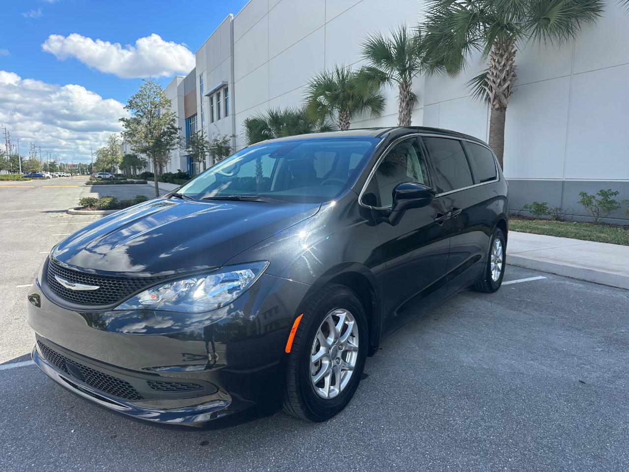 2023 Chrysler Voyager LX FWD