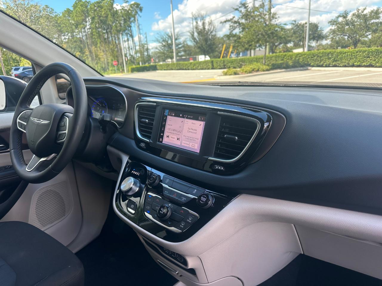 Chrysler Voyager LX FWD 2023