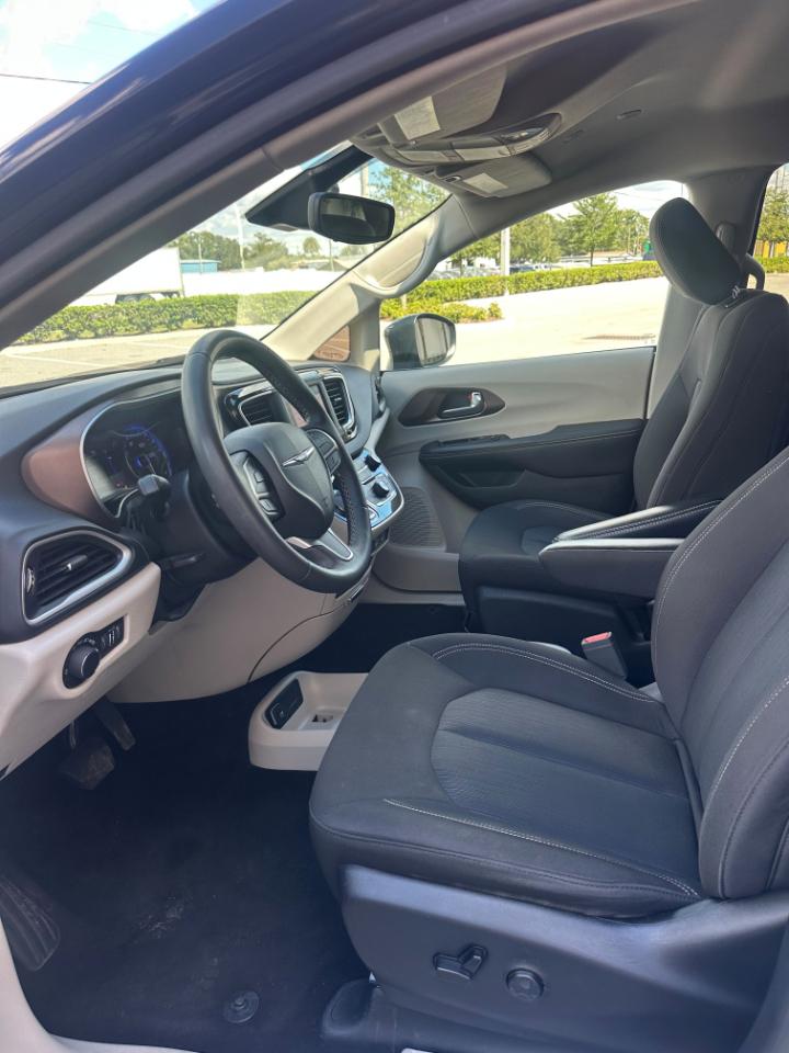 Chrysler Voyager LX FWD 2023
