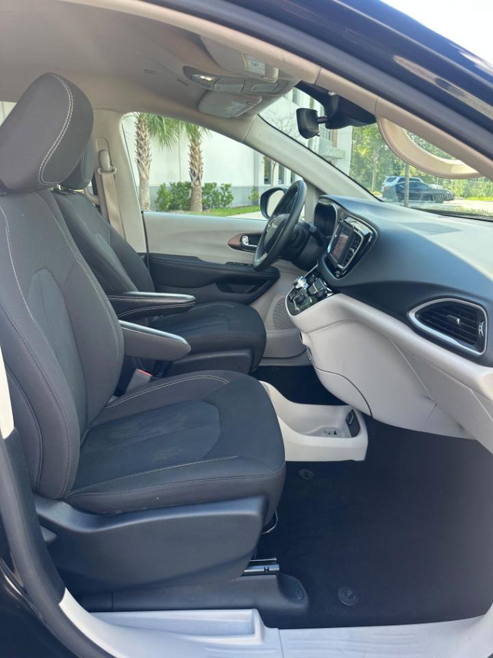 Chrysler Voyager LX FWD 2023