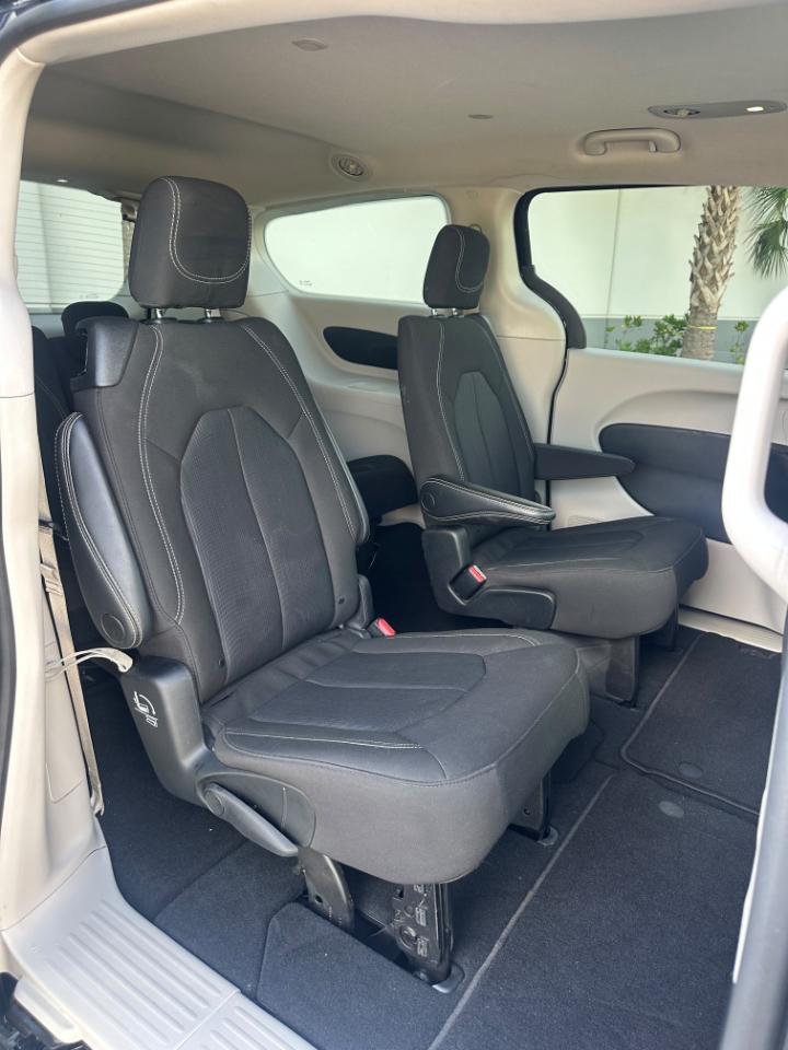Chrysler Voyager LX FWD 2023