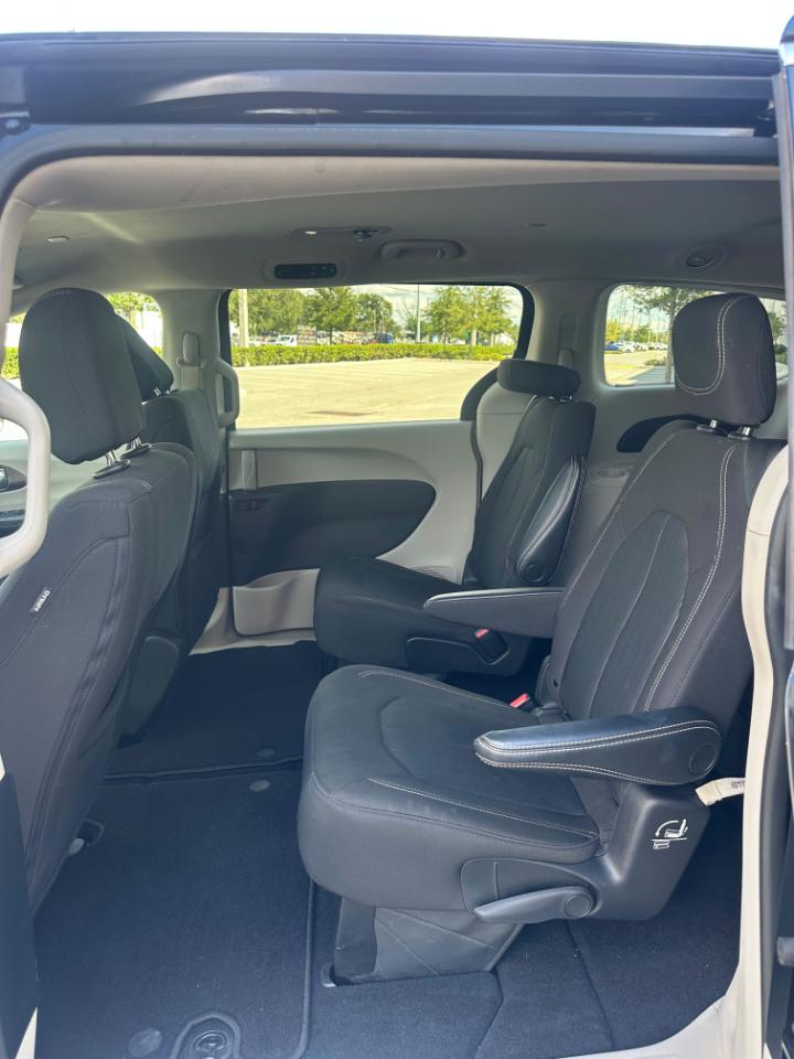 Chrysler Voyager LX FWD 2023