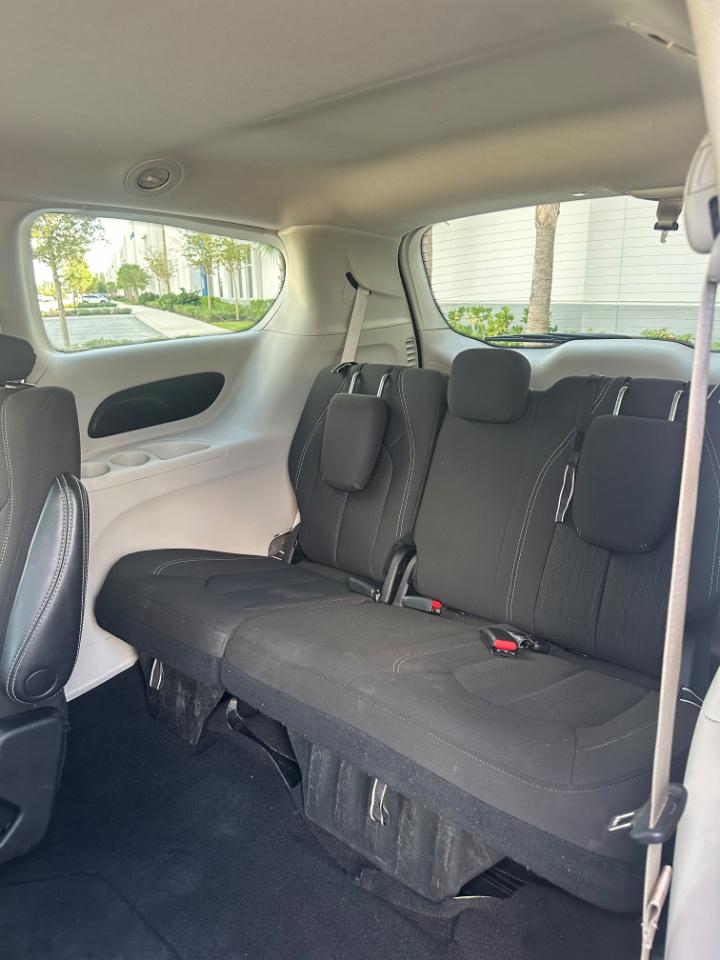 Chrysler Voyager LX FWD 2023