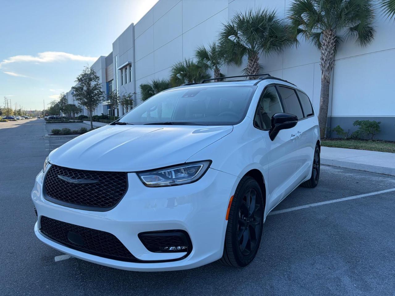Chrysler Pacifica Limited FWD 2025