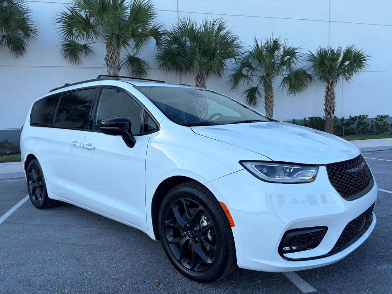 Chrysler Pacifica Limited FWD 2025