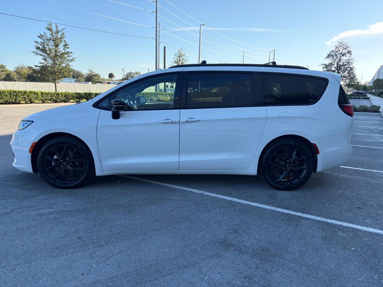 Chrysler Pacifica Limited FWD 2025