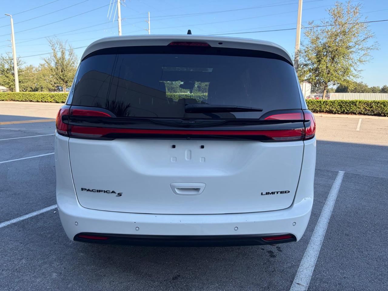 Chrysler Pacifica Limited FWD 2025