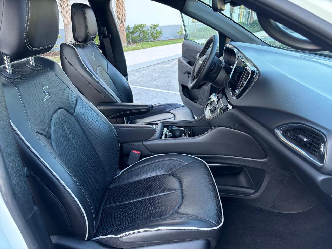 Chrysler Pacifica Limited FWD 2025