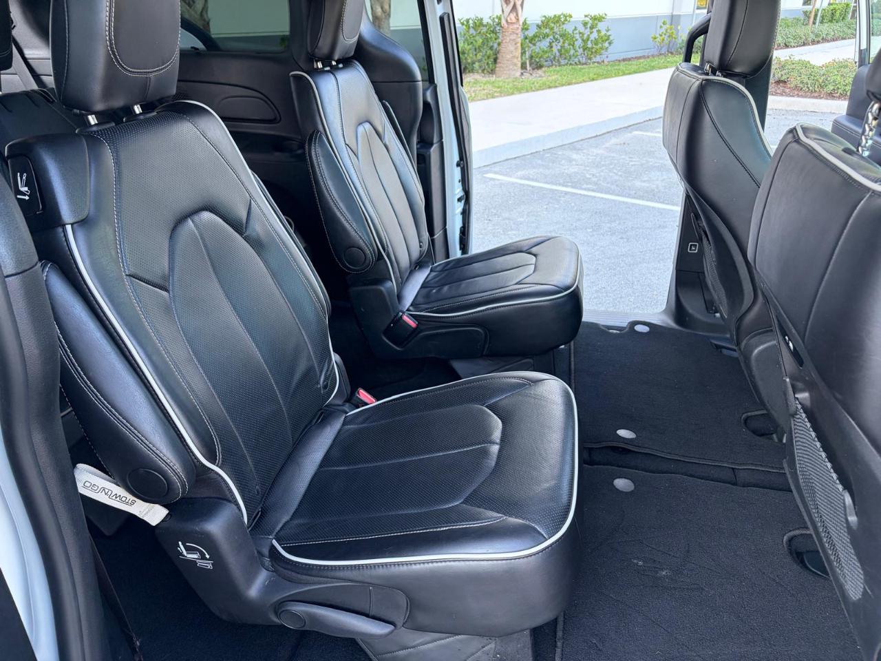 Chrysler Pacifica Limited FWD 2025