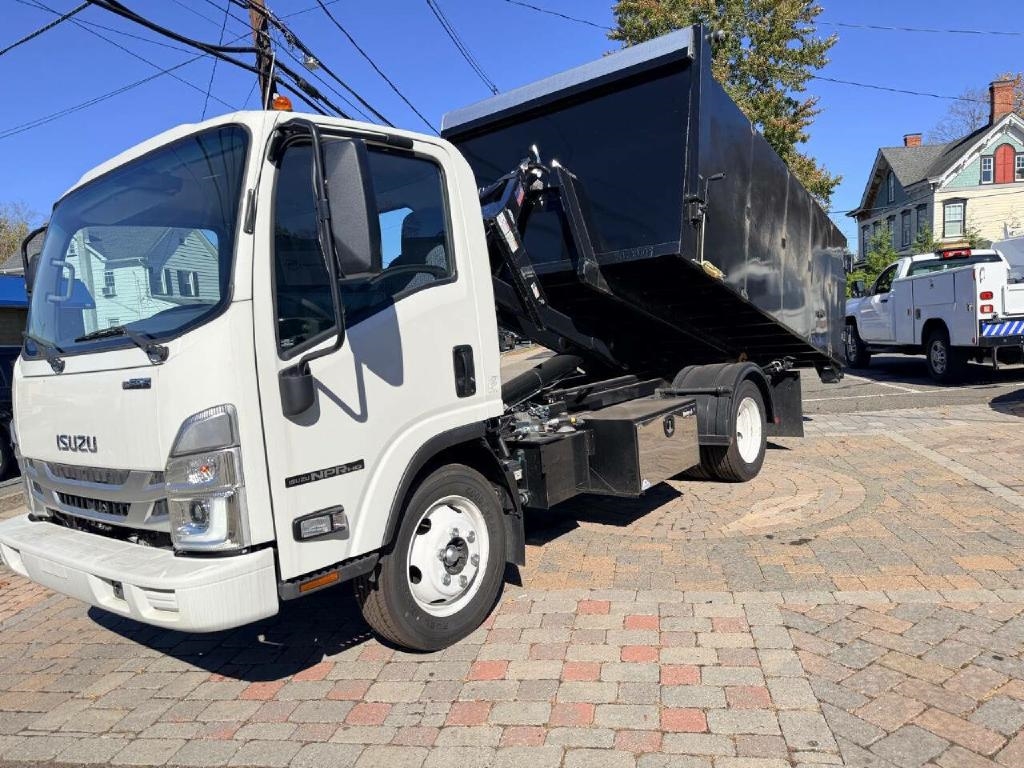 Isuzu NPR HD  2024