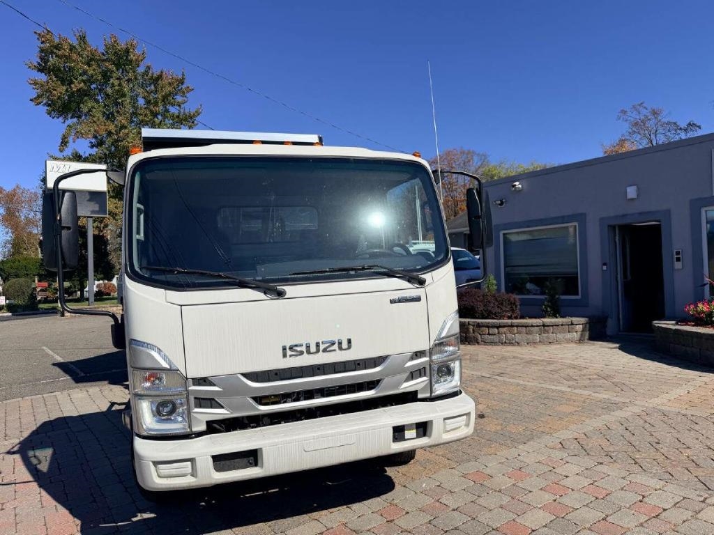 Isuzu NPR HD  2024