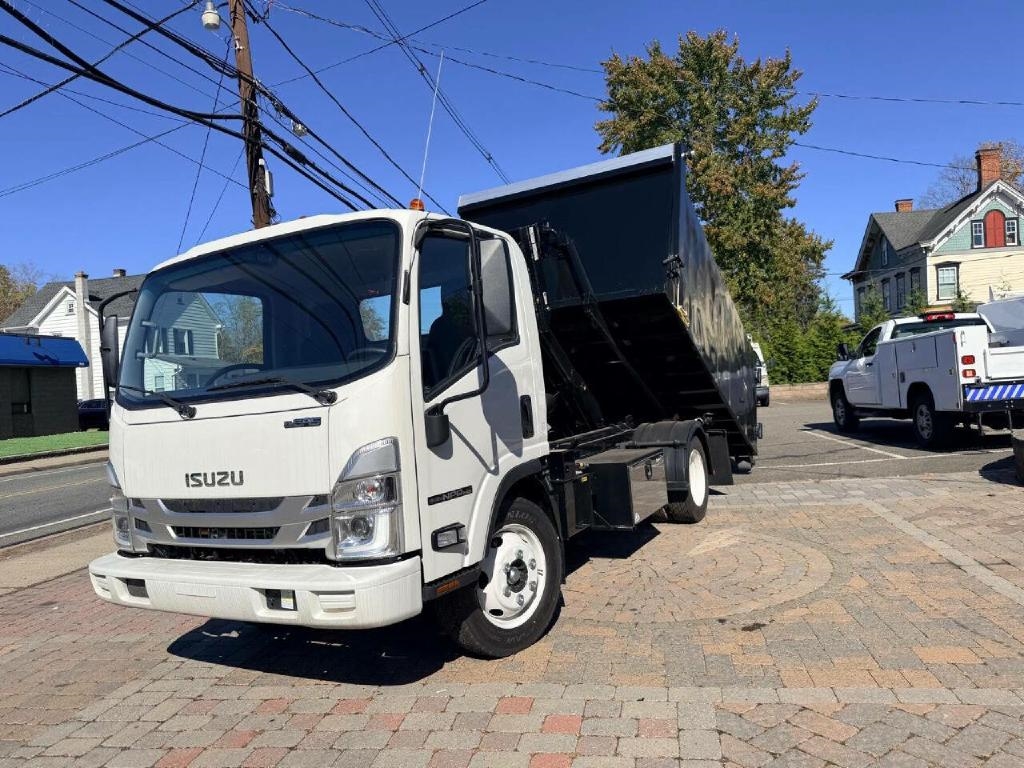 Isuzu NPR HD  2024