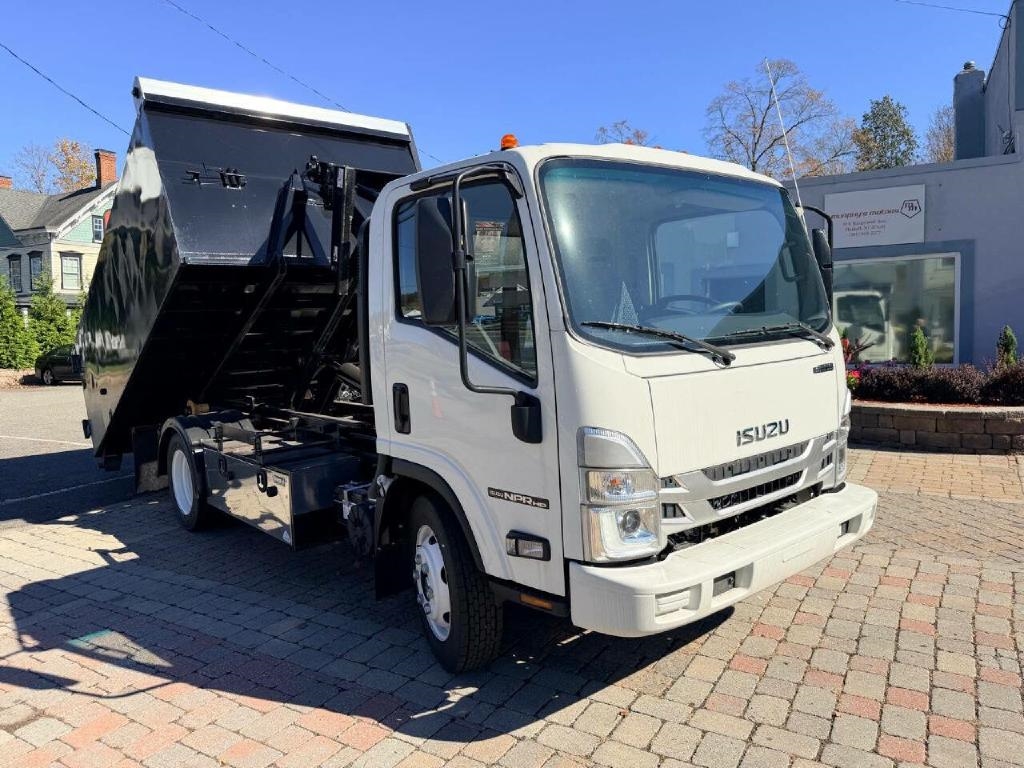 Isuzu NPR HD  2024