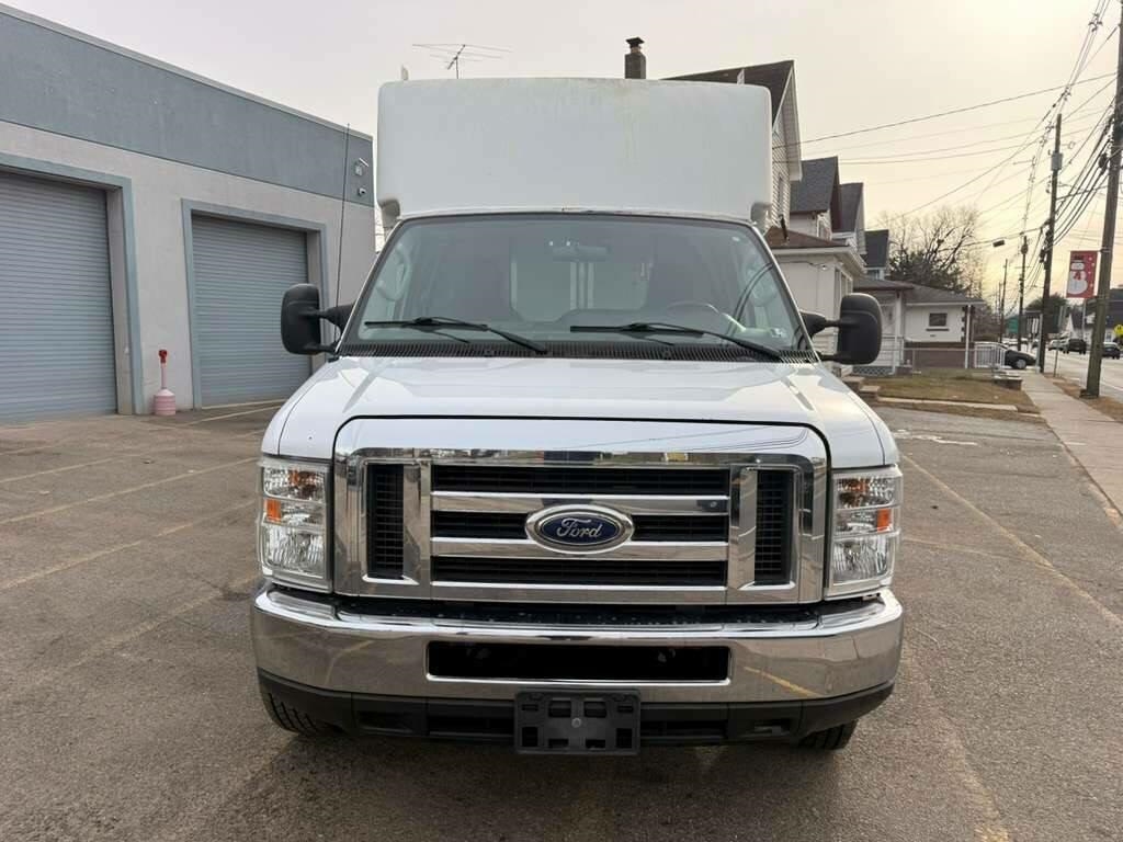 Ford Econoline E-350 Super Duty 2015