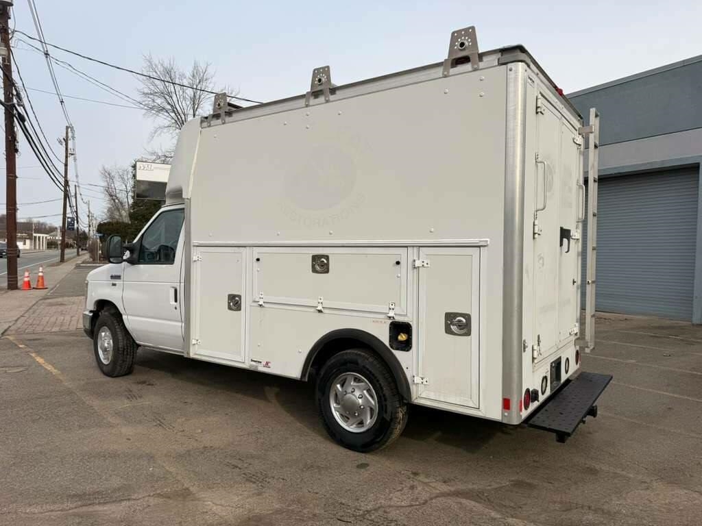 Ford Econoline E-350 Super Duty 2015