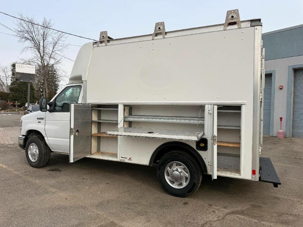 Ford Econoline E-350 Super Duty 2015