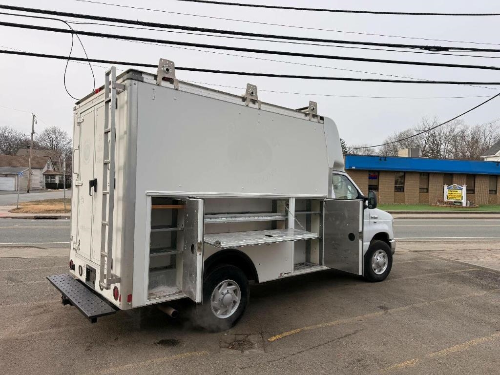 Ford Econoline E-350 Super Duty 2015