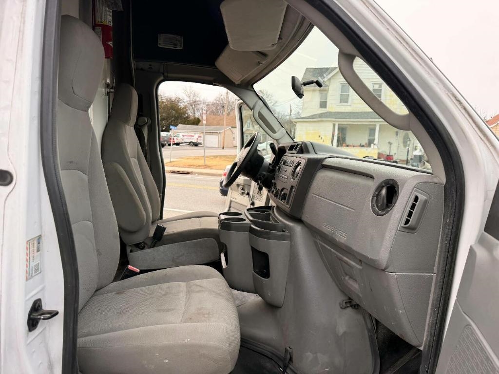 Ford Econoline E-350 Super Duty 2015