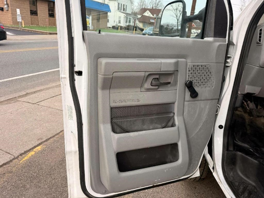 Ford Econoline E-350 Super Duty 2015