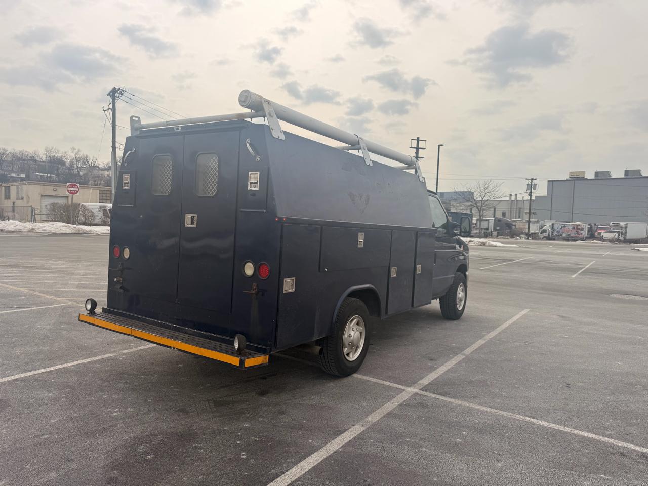 Ford Econoline E-350 Super Duty 2015