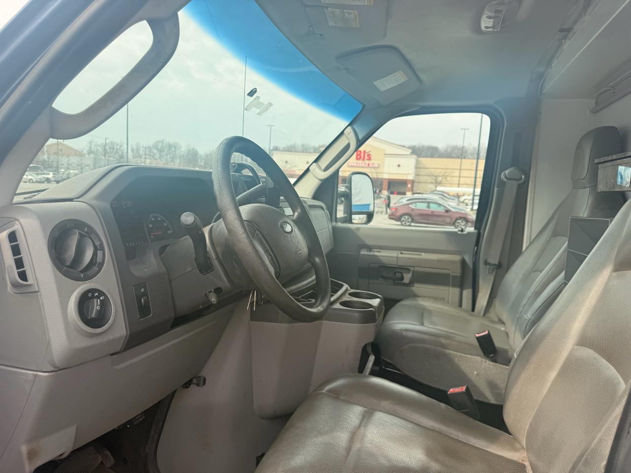 Ford Econoline E-350 Super Duty 2015