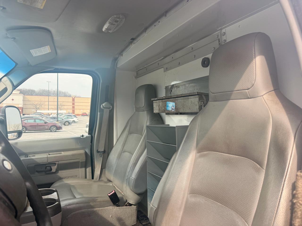 Ford Econoline E-350 Super Duty 2015