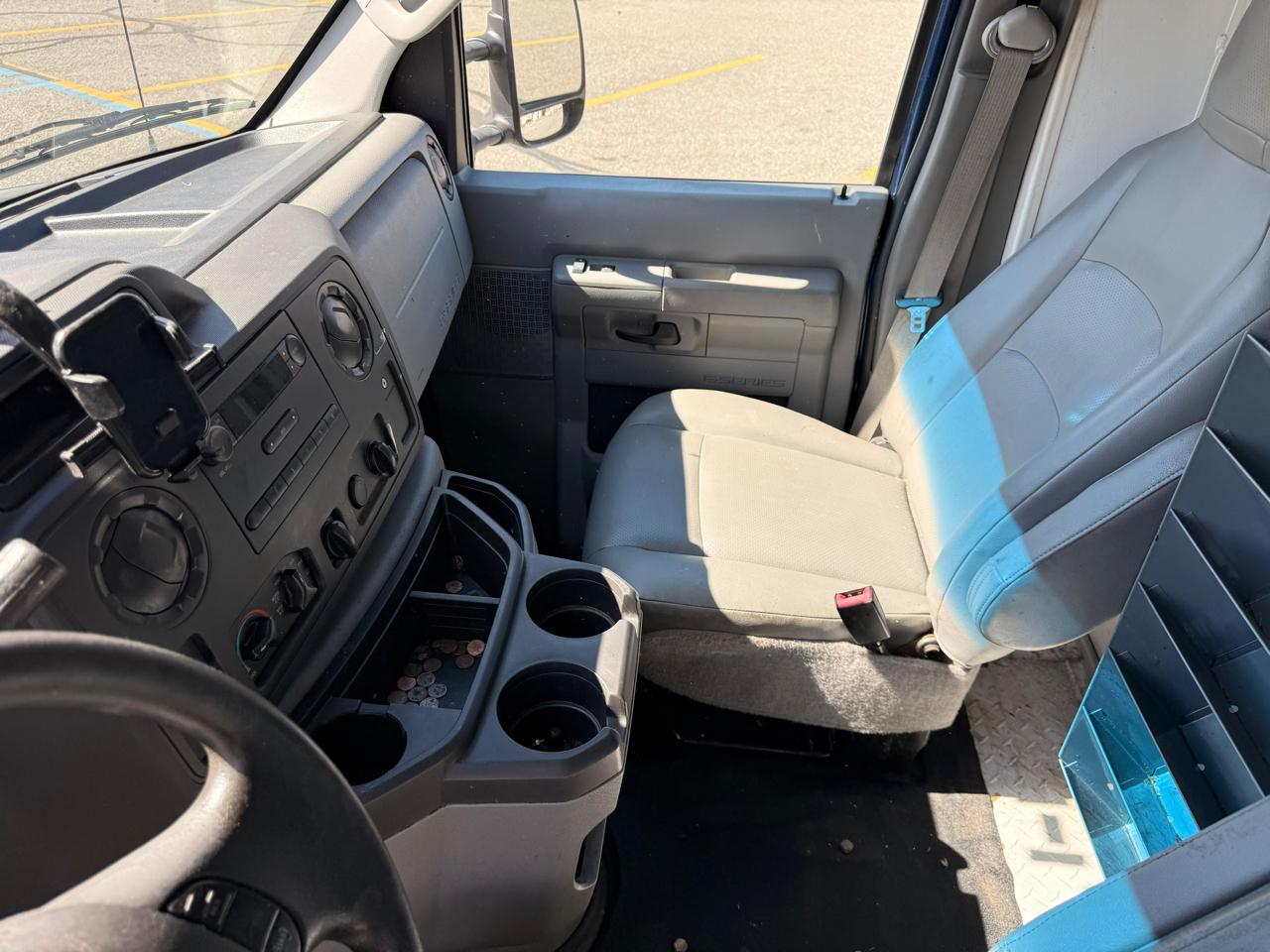 Ford Econoline E-350 Super Duty 2015