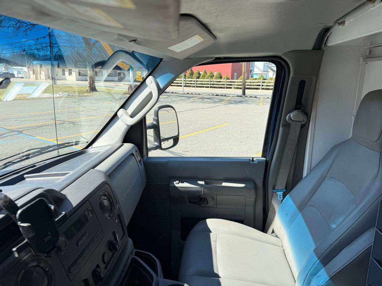 Ford Econoline E-350 Super Duty 2015