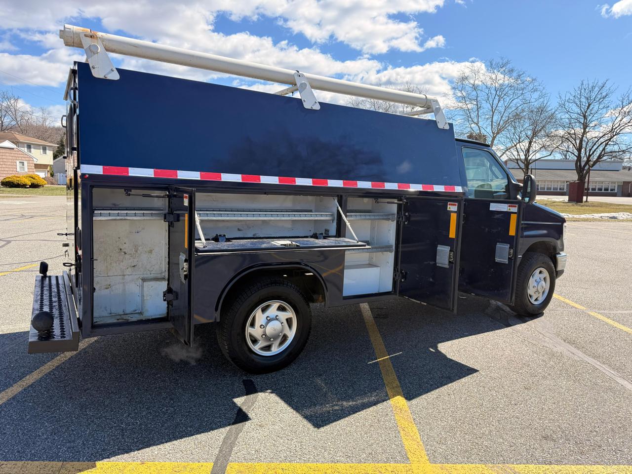 Ford Econoline E-350 Super Duty 2015