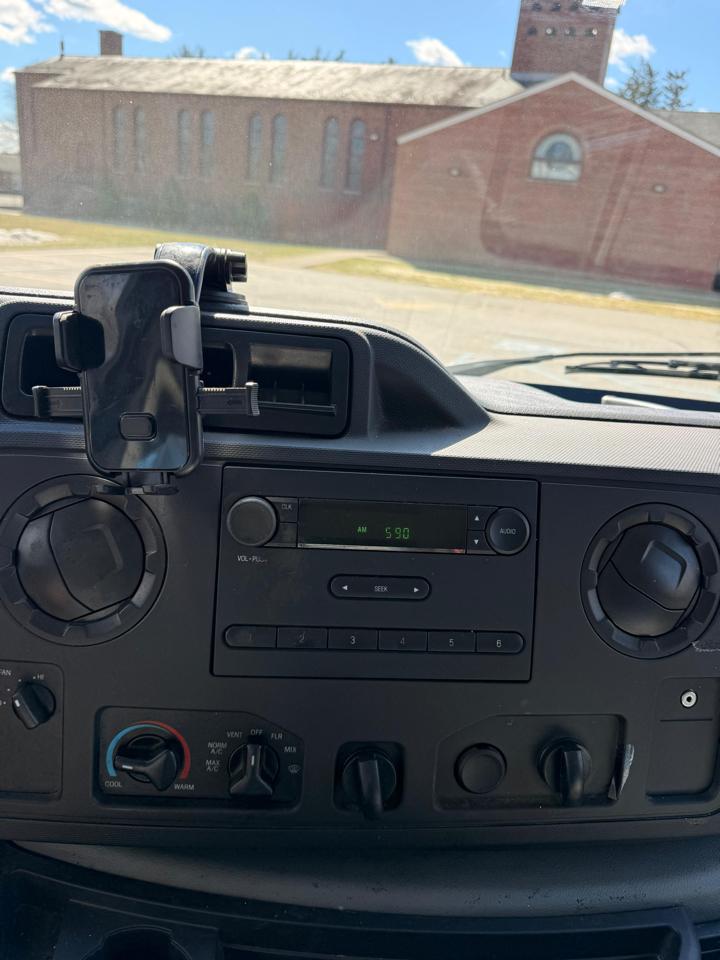 Ford Econoline E-350 Super Duty 2015