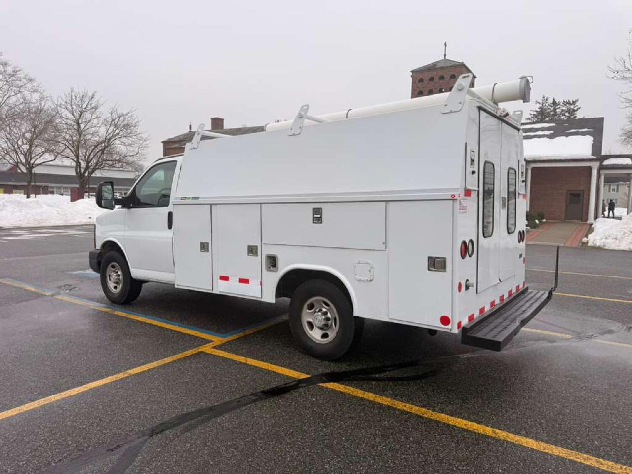 Chevrolet Express G3500 139" 2015