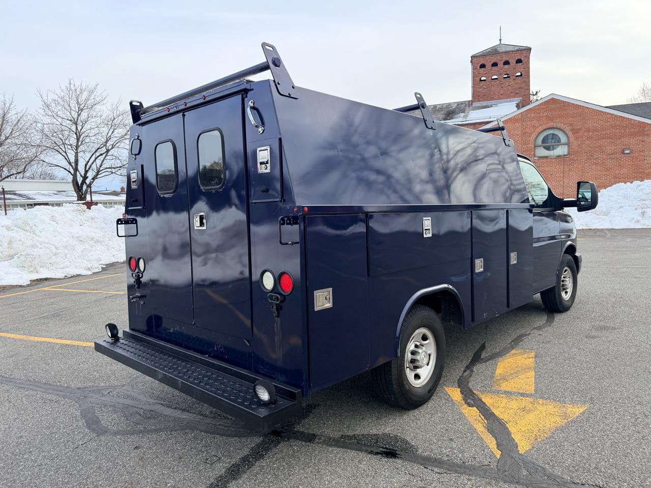 Chevrolet Express G3500 139" 2015