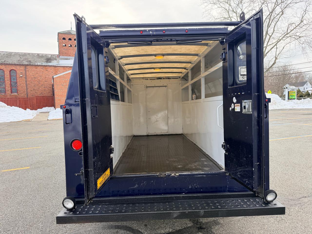 Chevrolet Express G3500 139" 2015