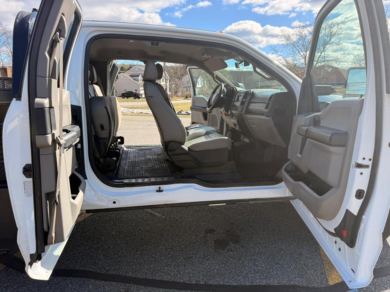 Ford F-350 SD XL SuperCab Long Bed 4WD DRW 2019