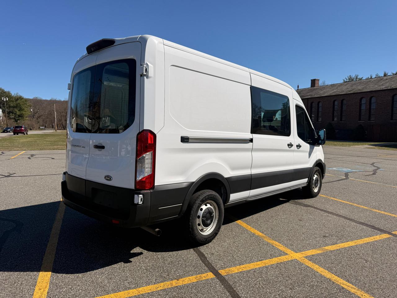 Ford Transit 250 Van Med. Roof w/Sliding Pass. 130-in. WB 2021