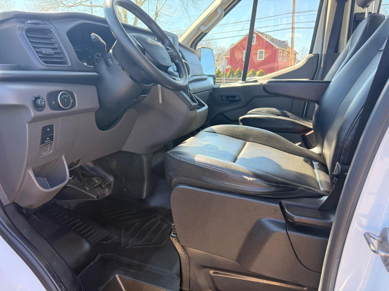 Ford Transit 250 Van Med. Roof w/Sliding Pass. 130-in. WB 2021