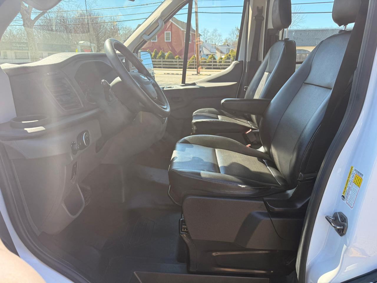 Ford Transit 250 Van Med. Roof w/Sliding Pass. 130-in. WB 2021