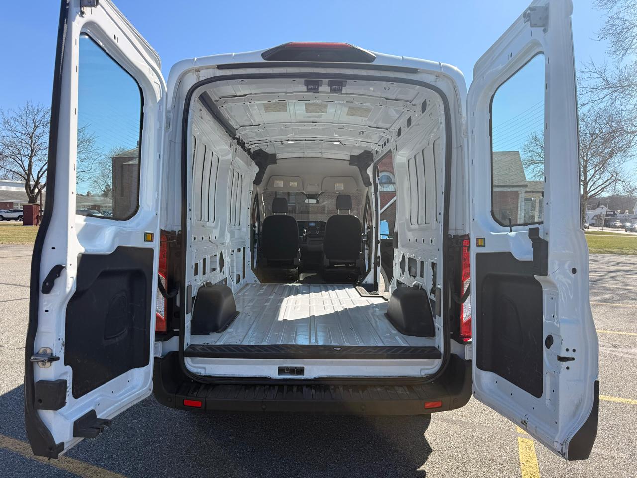 Ford Transit 250 Van Med. Roof w/Sliding Pass. 130-in. WB 2021