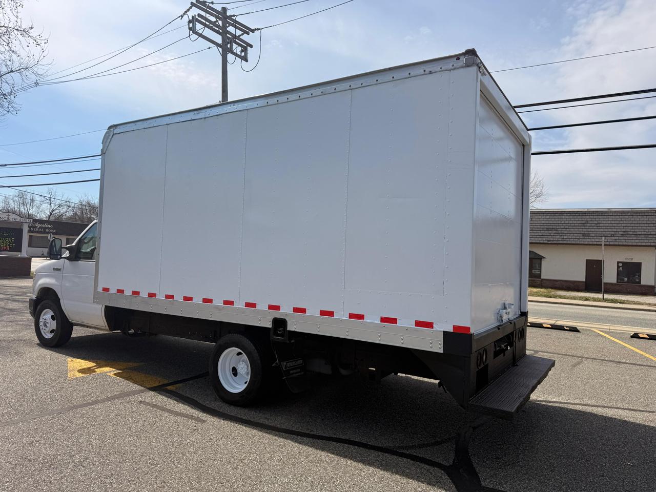 Ford Econoline E-350 Super Duty 2018