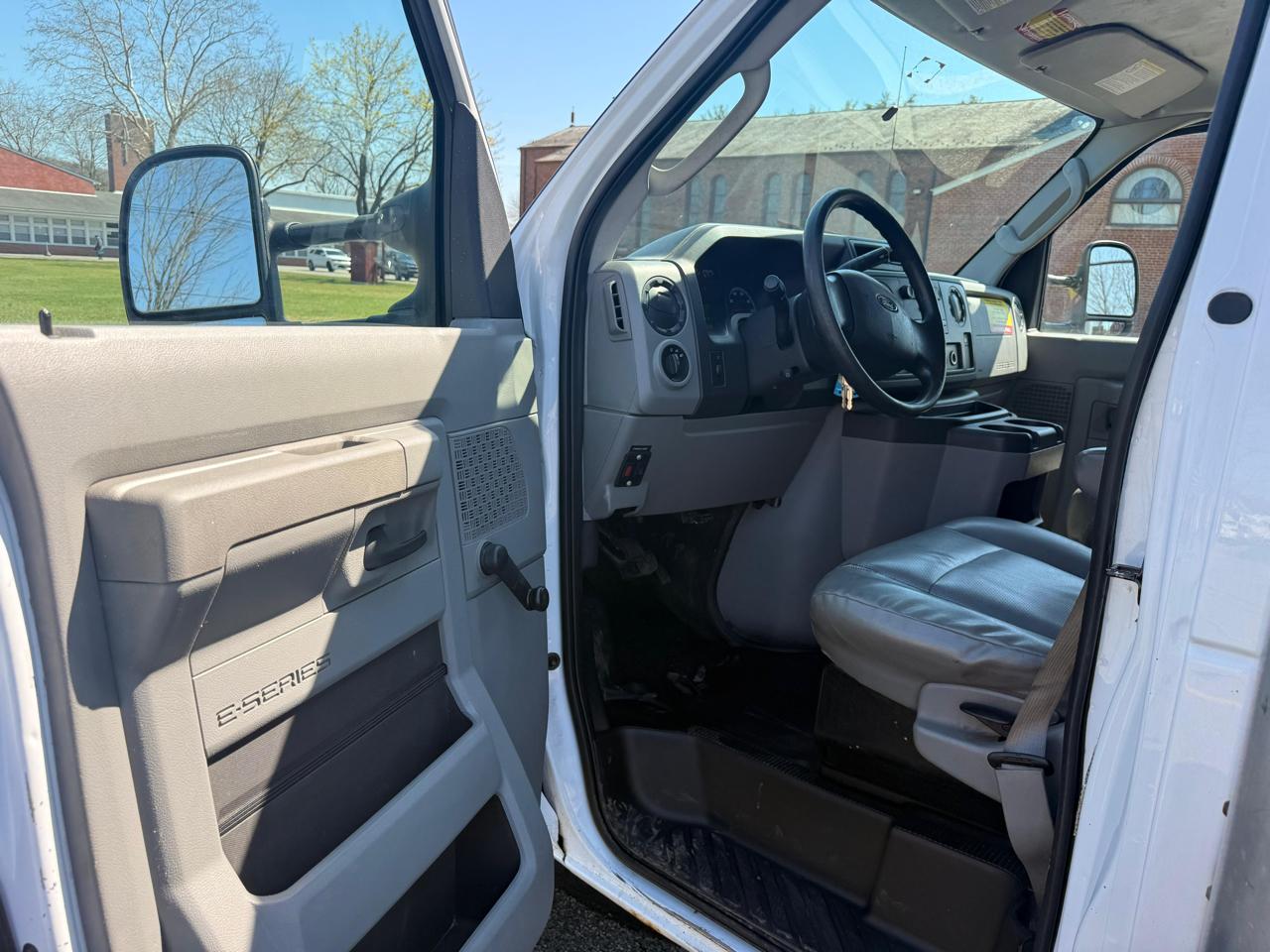 Ford Econoline E-350 Super Duty 2018