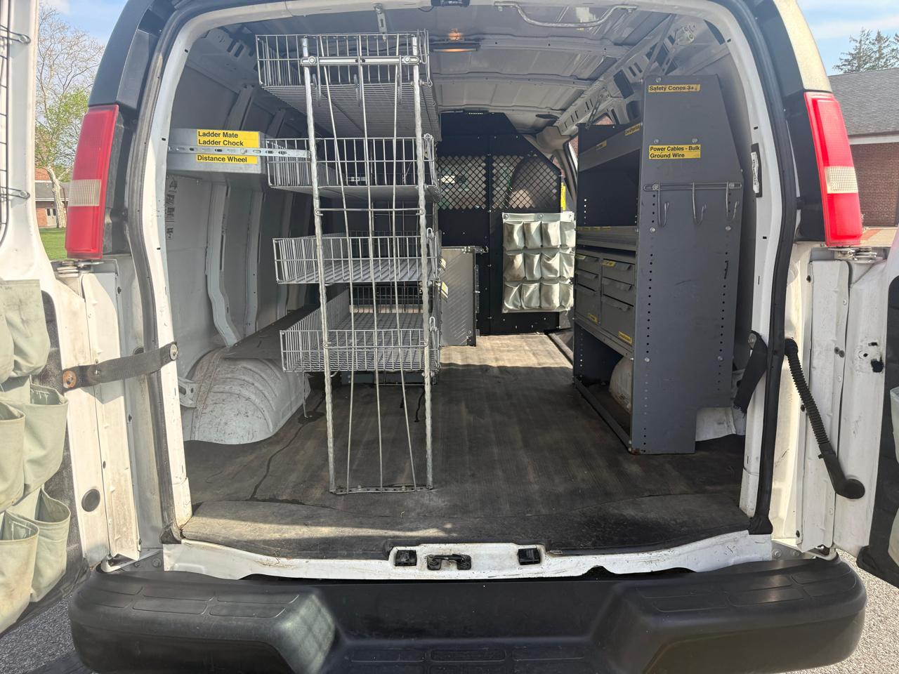 Chevrolet Express 2500 Cargo 2011