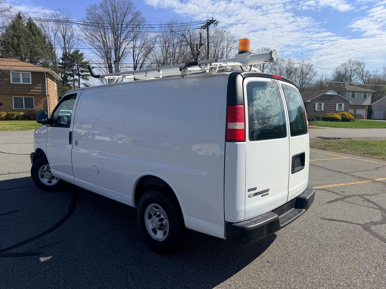 Chevrolet Express 2500 Cargo 2011