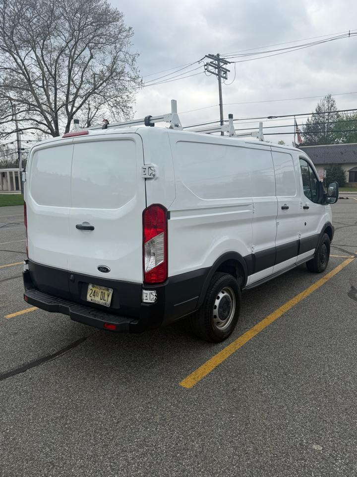 Ford Transit 250 Van Low Roof 60/40 Pass.130-in. WB 2016