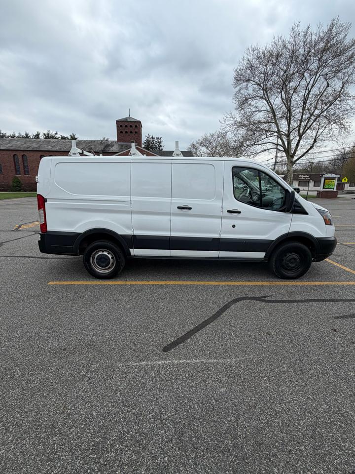 Ford Transit 250 Van Low Roof 60/40 Pass.130-in. WB 2016
