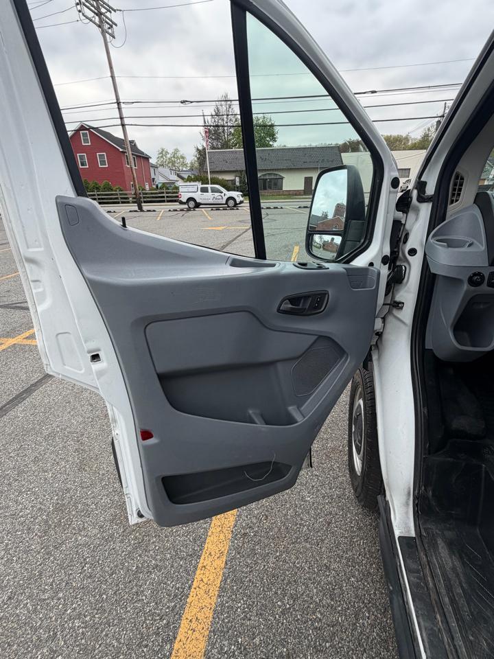 Ford Transit 250 Van Low Roof 60/40 Pass.130-in. WB 2016